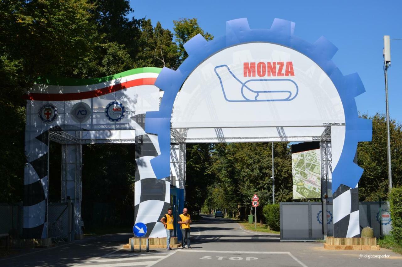 Appartamento Ampio E Indipendente Con Vista Giardino Paderno d'Adda Exteriér fotografie